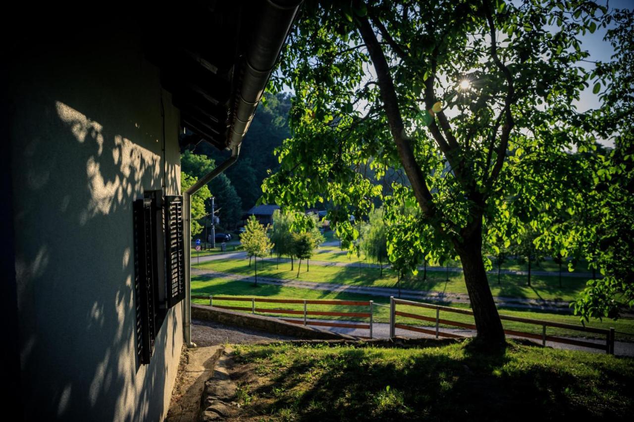 Kuca Za Odmor, Ferienhaus, Holiday Home Rugas Orahovica ภายนอก รูปภาพ