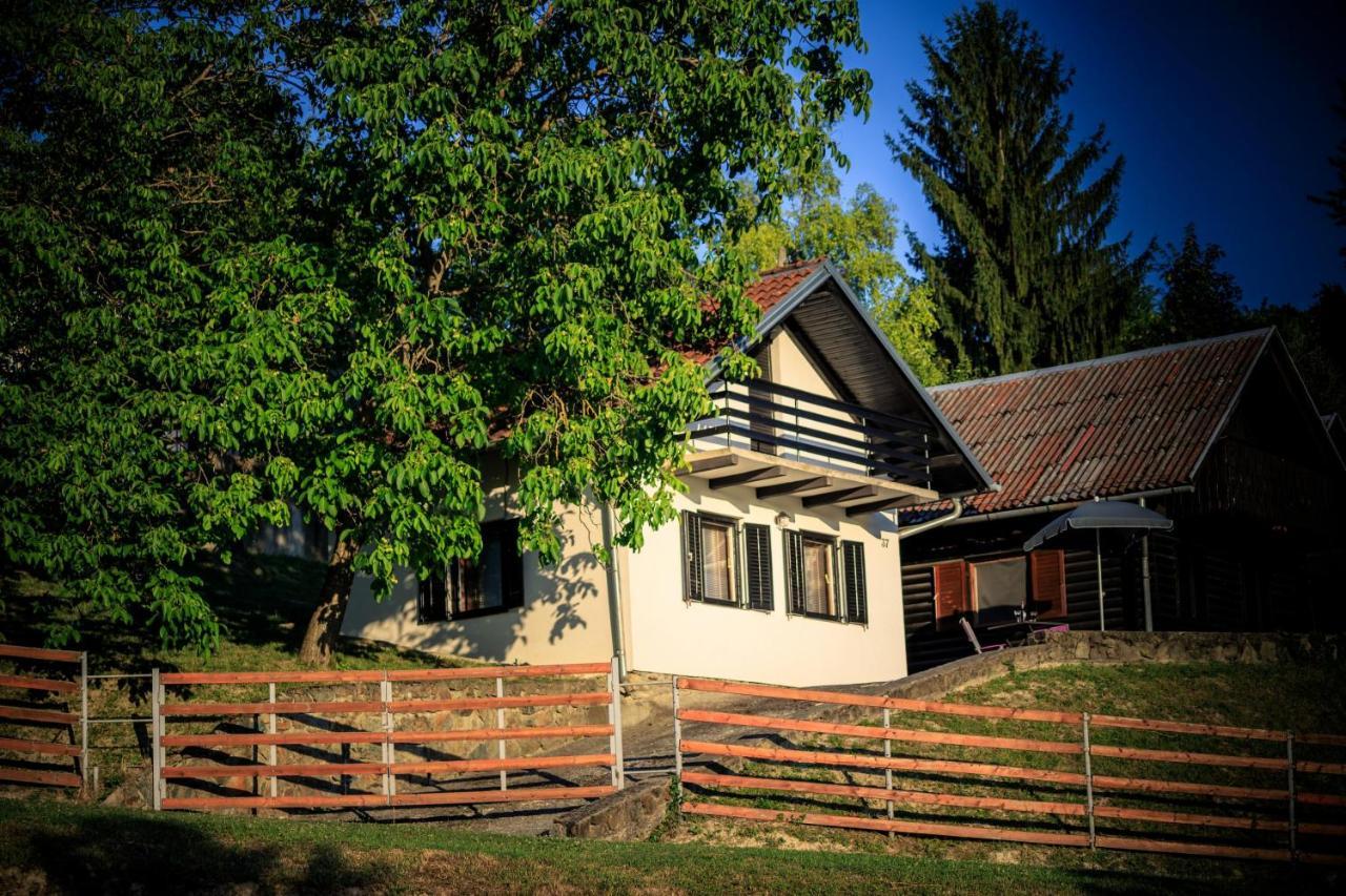 Kuca Za Odmor, Ferienhaus, Holiday Home Rugas Orahovica ภายนอก รูปภาพ